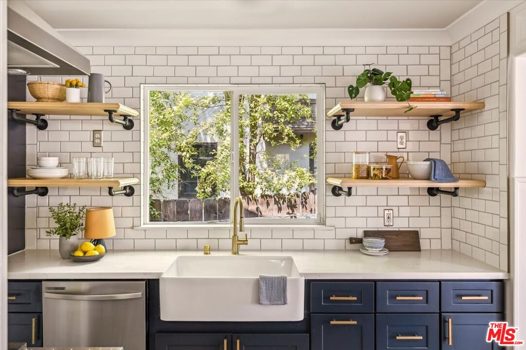 212 Monroe Place Monrovia, CA 91016 - Photo 12 of 26