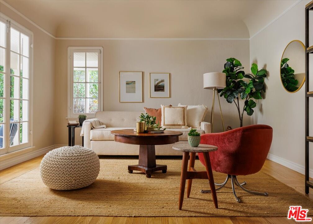 212 Monroe Place Monrovia, CA 91016 - Photo 3 of 26