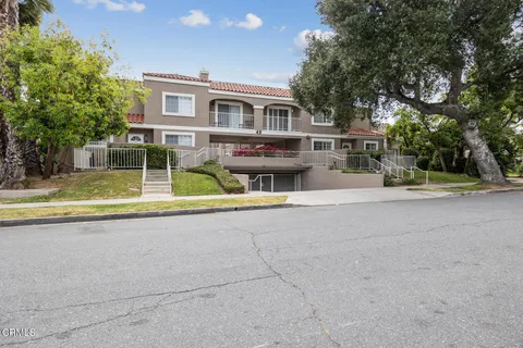 $749,888 | 49 North Parkwood Avenue, Unit 10, Pasadena, CA 91107