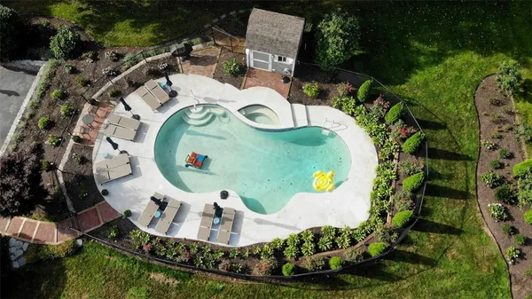 $3,200,000 | 176 Heidi Drive, Portsmouth, RI 02871