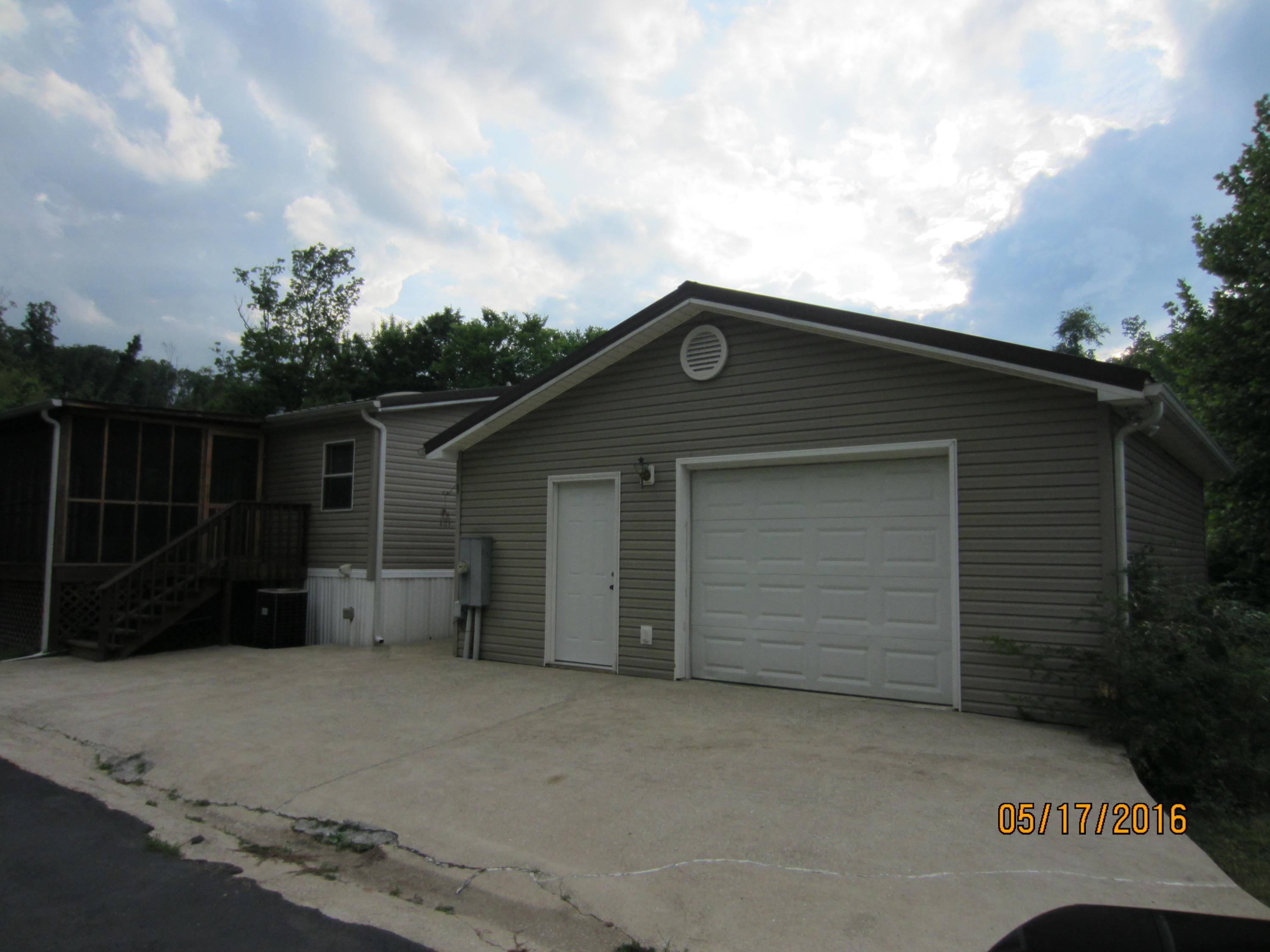 7140 Short Tail Springs Road Harrison, TN 37341 - Photo 27 of 33 Garage front