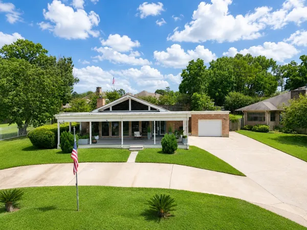 $309,000 | 1617 Greenbriar Drive, Huntsville, TX 77340