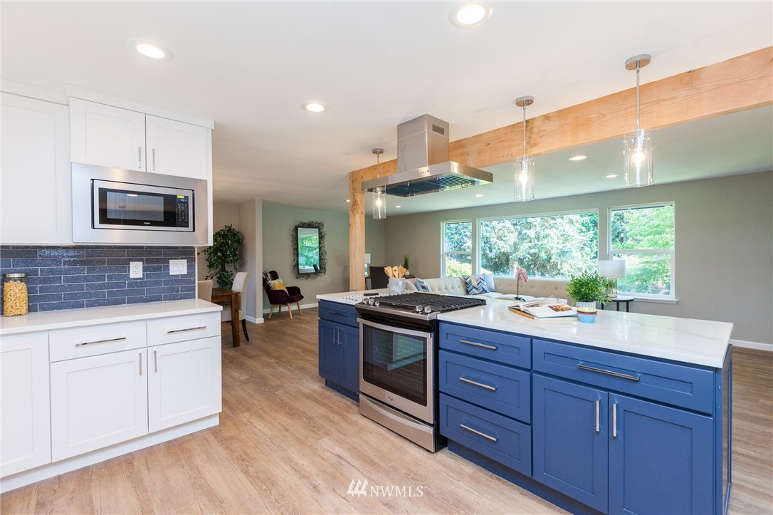 10420 Northeast 197th Street Bothell, WA 98011 - Photo 4 of 25 Gallery Image 4