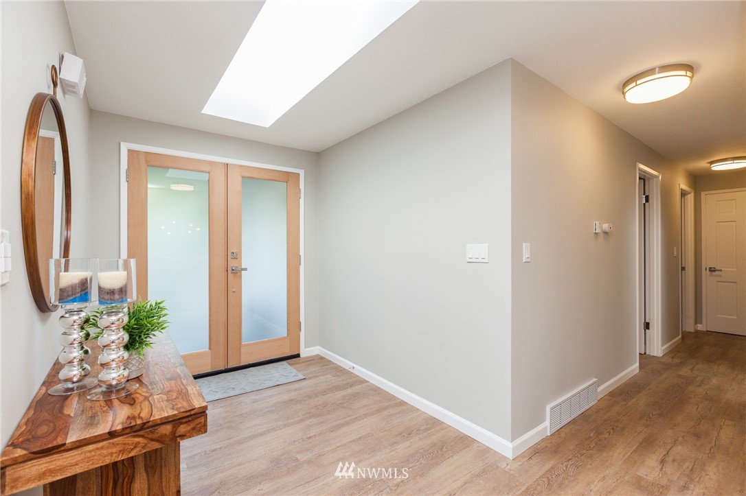10420 Northeast 197th Street Bothell, WA 98011 - Photo 10 of 25 Gallery Image 10