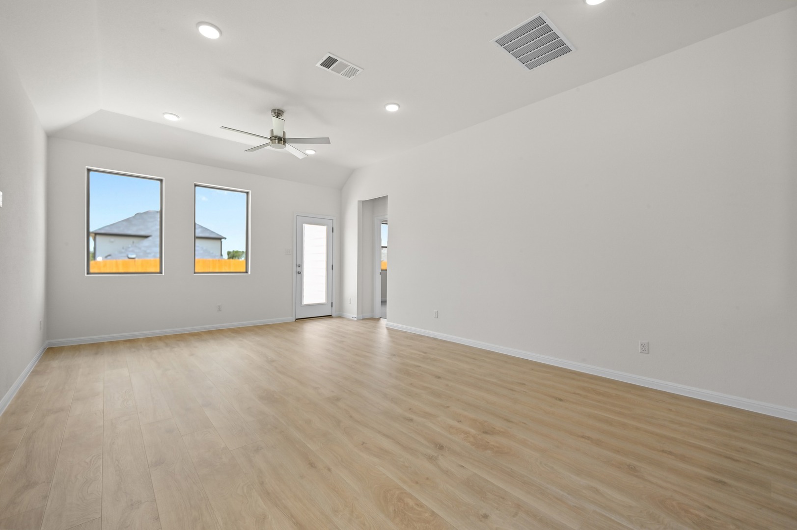 444 Lucky Avenue Elgin, TX 78621 - Photo 4 of 35