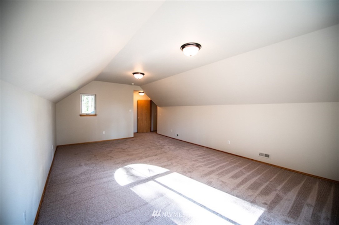 5498 East Collins Road Port Orchard, WA 98366 - Photo 11 of 23 Gallery Image 11