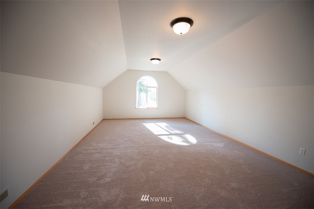 5498 East Collins Road Port Orchard, WA 98366 - Photo 12 of 23 Gallery Image 12