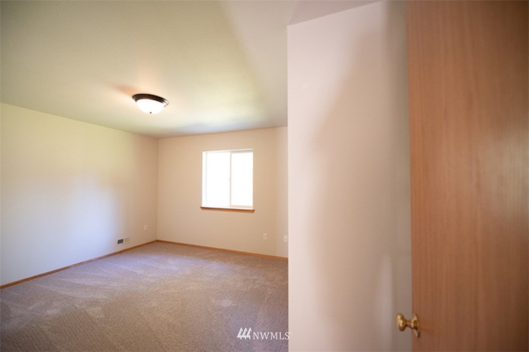 5498 East Collins Road Port Orchard, WA 98366 - Photo 13 of 23 Gallery Image 13