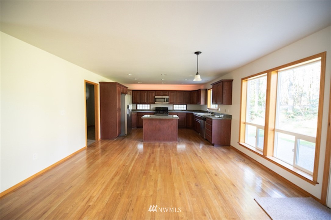 5498 East Collins Road Port Orchard, WA 98366 - Photo 18 of 23 Gallery Image 18