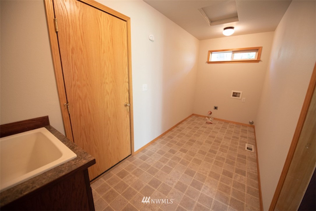 5498 East Collins Road Port Orchard, WA 98366 - Photo 22 of 23 Gallery Image 22