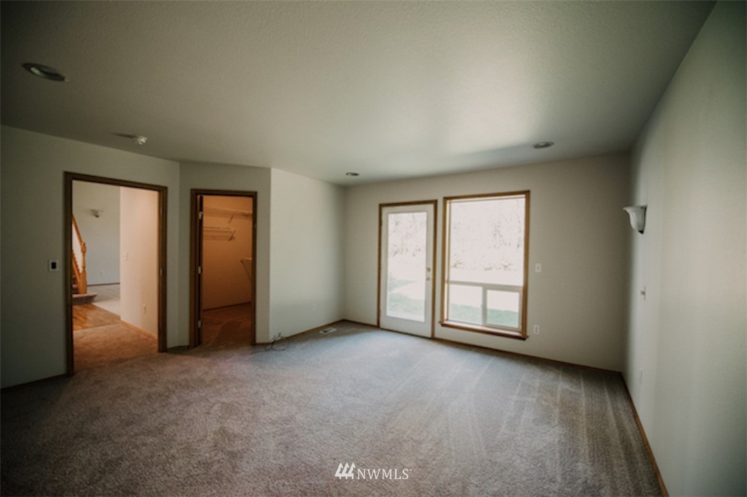 5498 East Collins Road Port Orchard, WA 98366 - Photo 5 of 23 Gallery Image 5