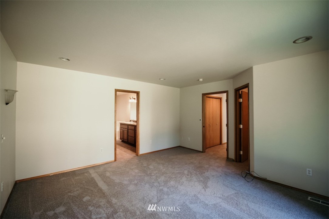 5498 East Collins Road Port Orchard, WA 98366 - Photo 6 of 23 Gallery Image 6
