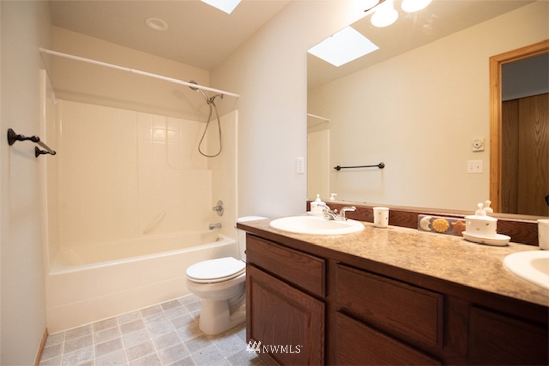 5498 East Collins Road Port Orchard, WA 98366 - Photo 10 of 23 Gallery Image 10