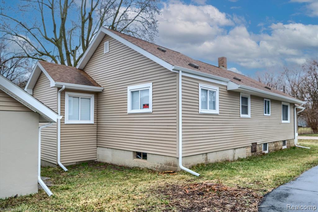 2127 Kenneth Street Burton, MI 48529 - Photo 7 of 49