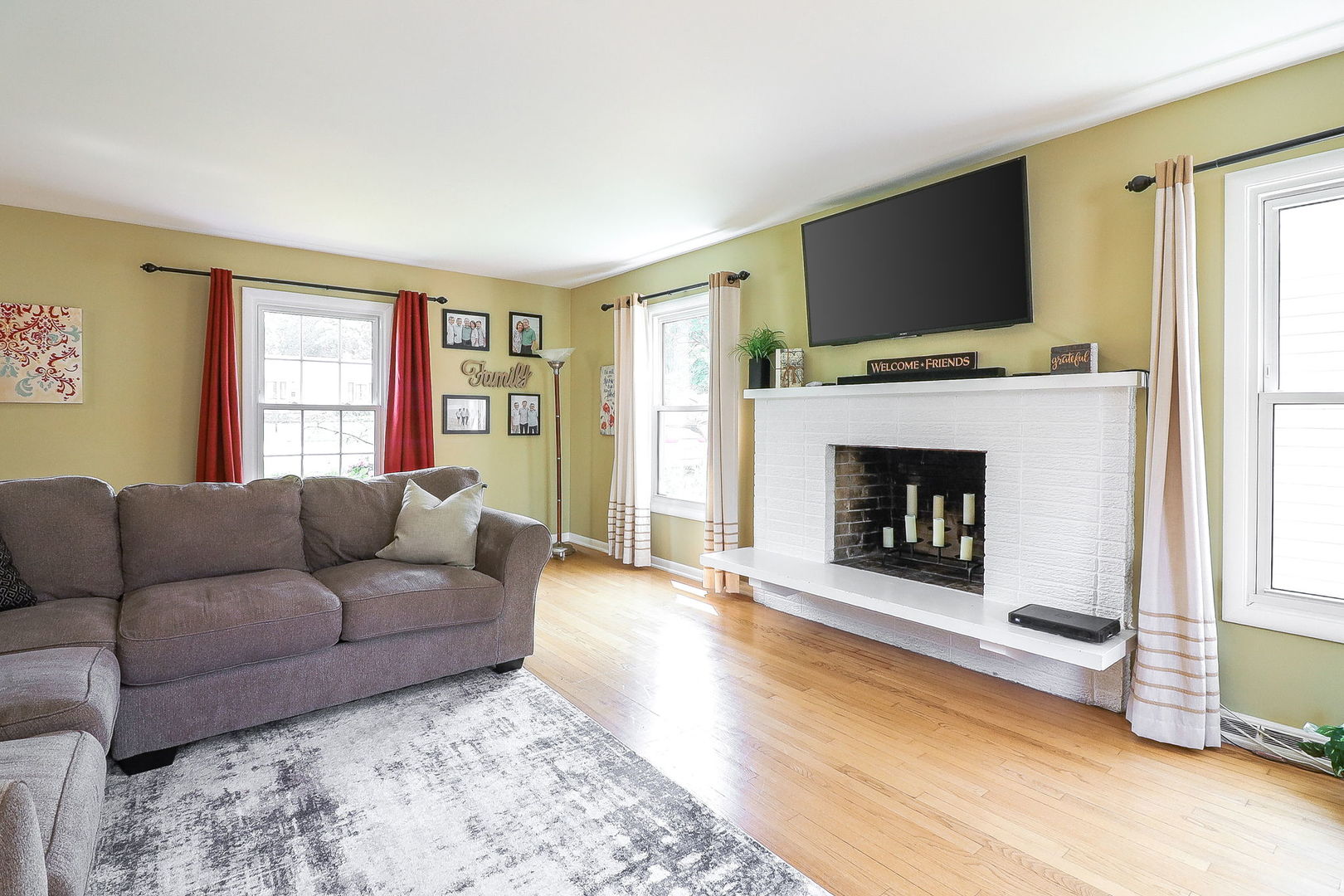 612 Aurora Way Wheaton, IL 60187 - Photo 5 of 24