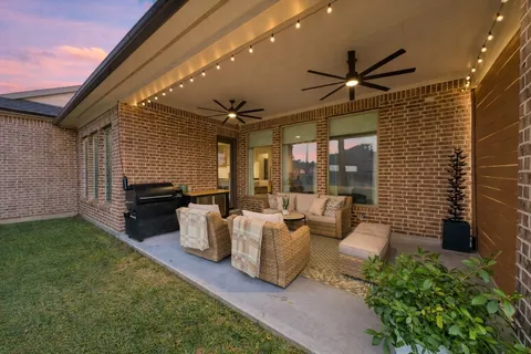 $725,000 | 519 Caverna Street, Montgomery, TX 77316