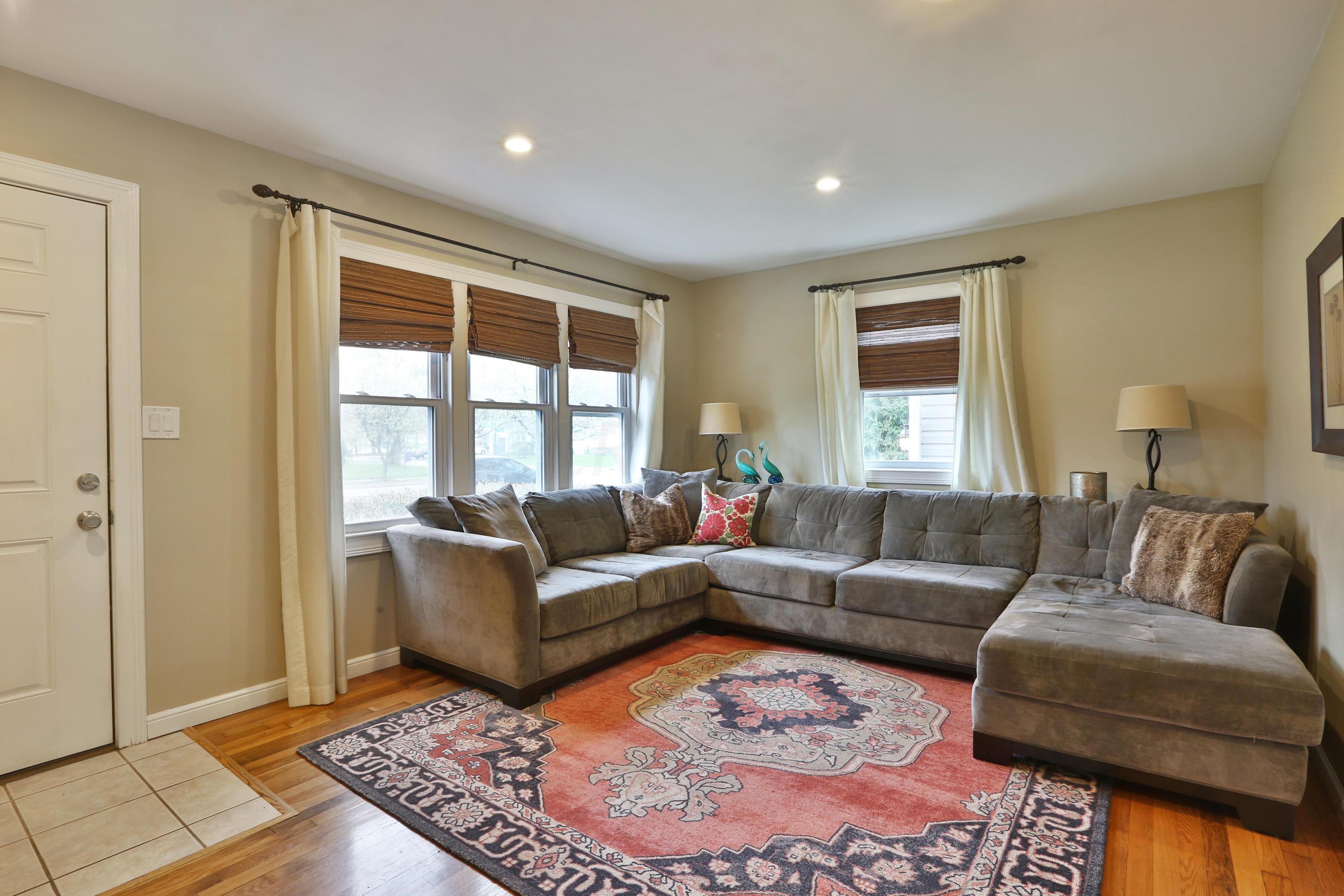 2291 Zollinger Road Columbus, OH 43221 - Photo 4 of 39 Gallery Image 4