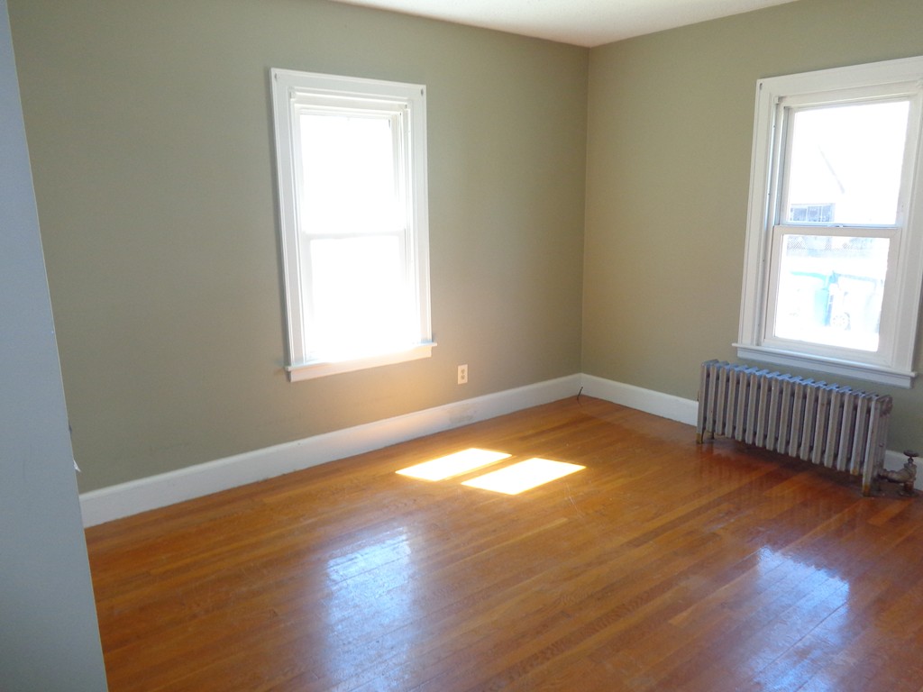 18-20 Wayne Street Springfield, MA 01118 - Photo 5 of 16