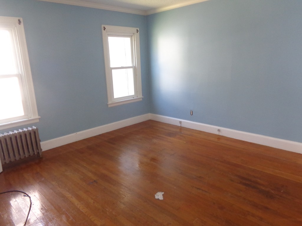 18-20 Wayne Street Springfield, MA 01118 - Photo 7 of 16