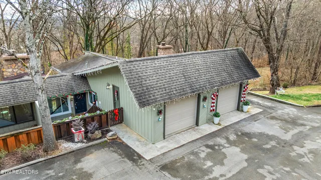 $270,000 | 1900 Ridgecrest Drive, Unit 303, Knoxville, TN 37918