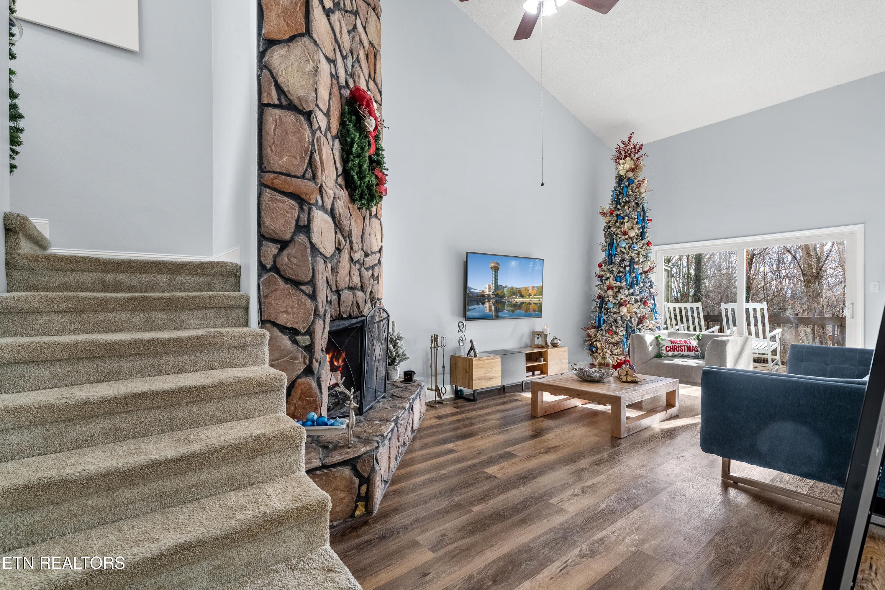 1900 Ridgecrest Drive, Unit 303 Knoxville, TN 37918 - Photo 11 of 25 Living Room