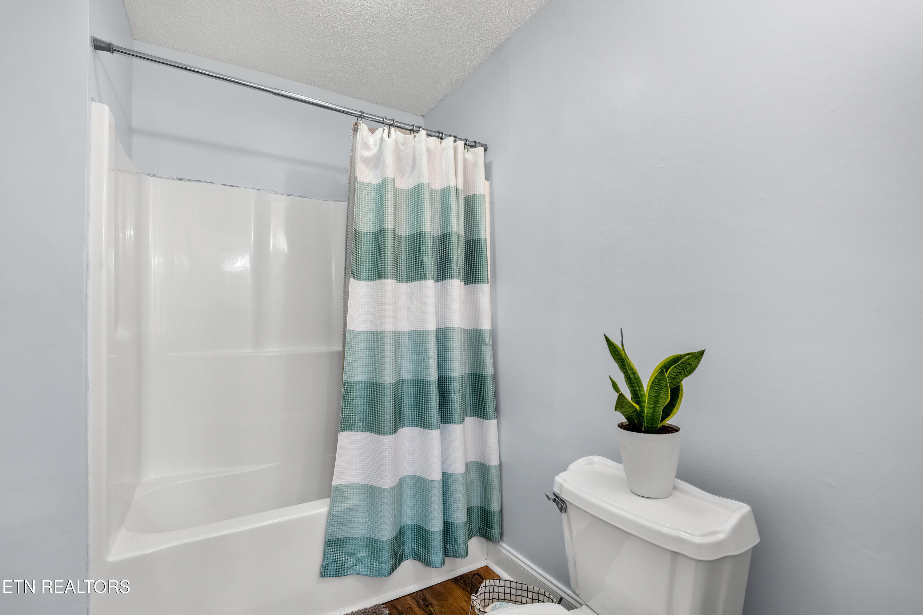 1900 Ridgecrest Drive, Unit 303 Knoxville, TN 37918 - Photo 18 of 25 Primary Bathroom