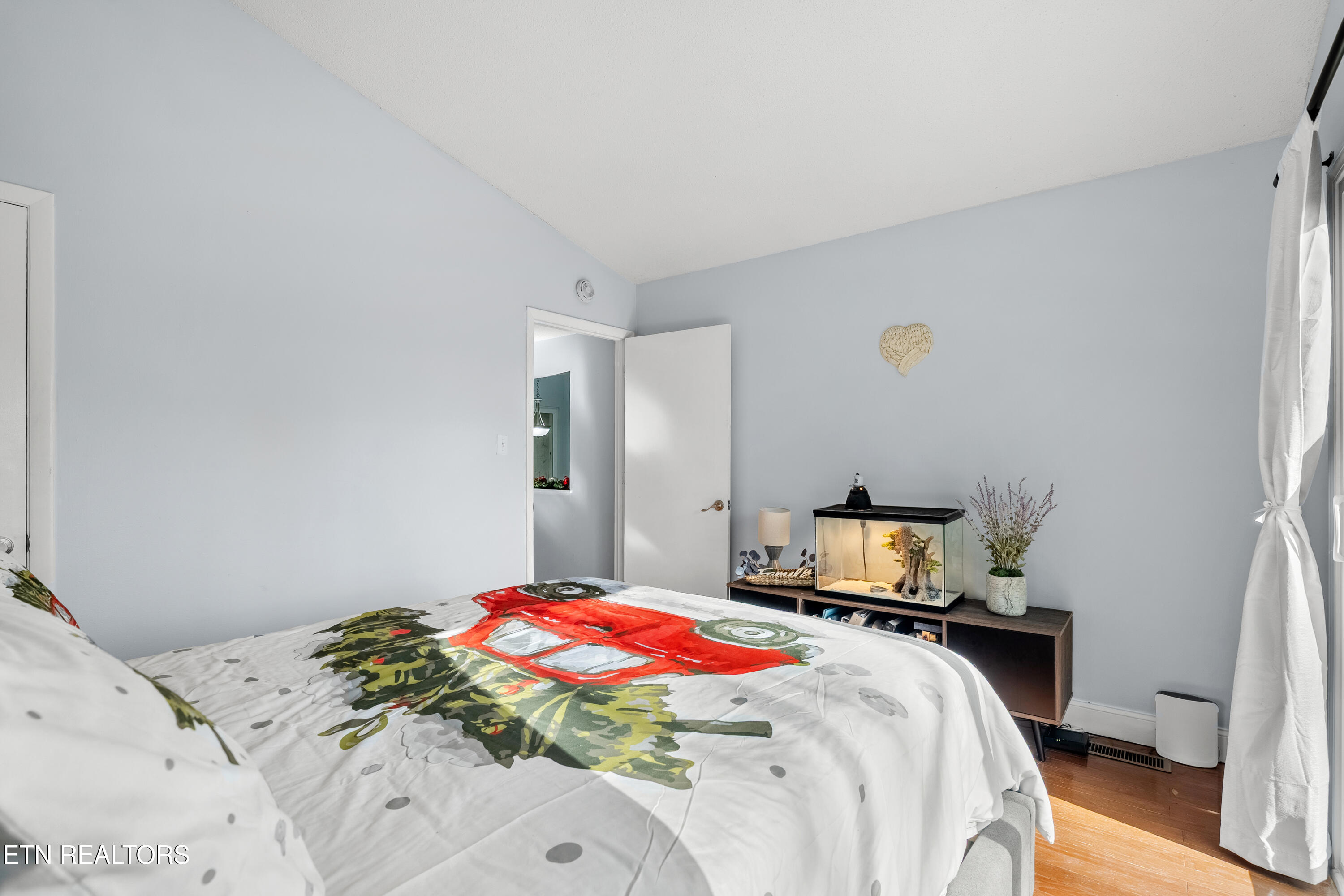 1900 Ridgecrest Drive, Unit 303 Knoxville, TN 37918 - Photo 20 of 25 Bedroom 2