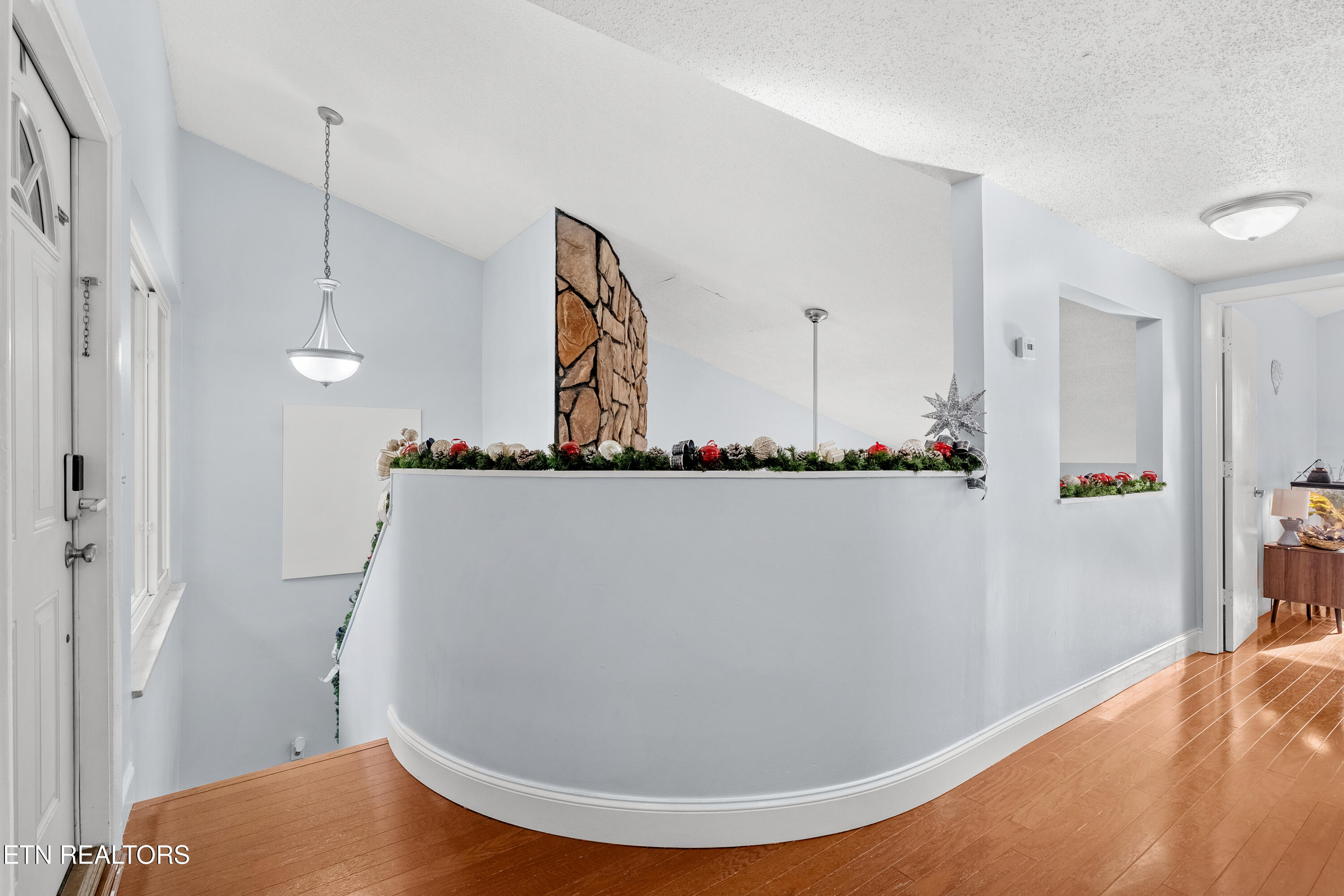 1900 Ridgecrest Drive, Unit 303 Knoxville, TN 37918 - Photo 5 of 25 Entry