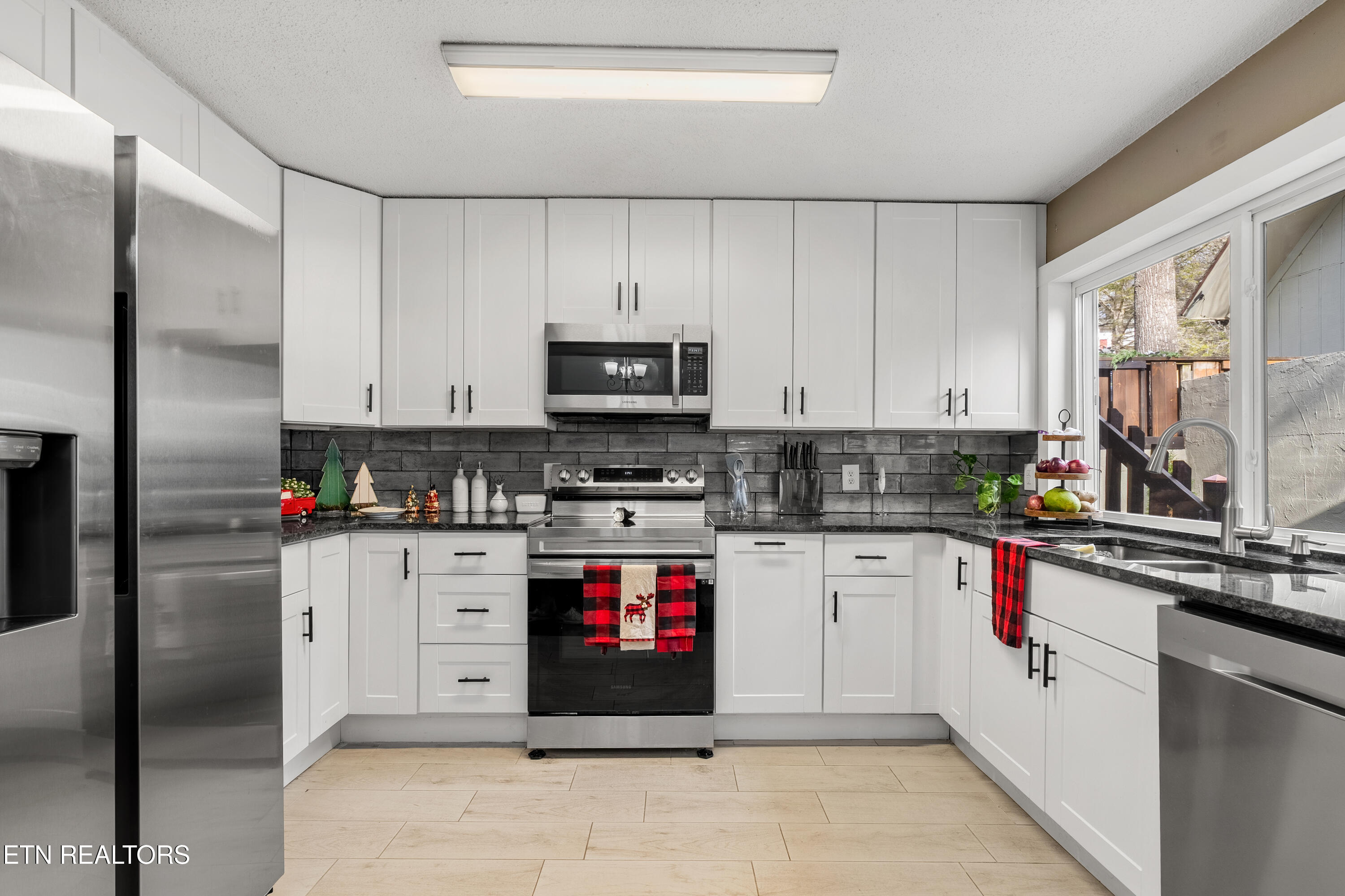 1900 Ridgecrest Drive, Unit 303 Knoxville, TN 37918 - Photo 8 of 25 Kitchen