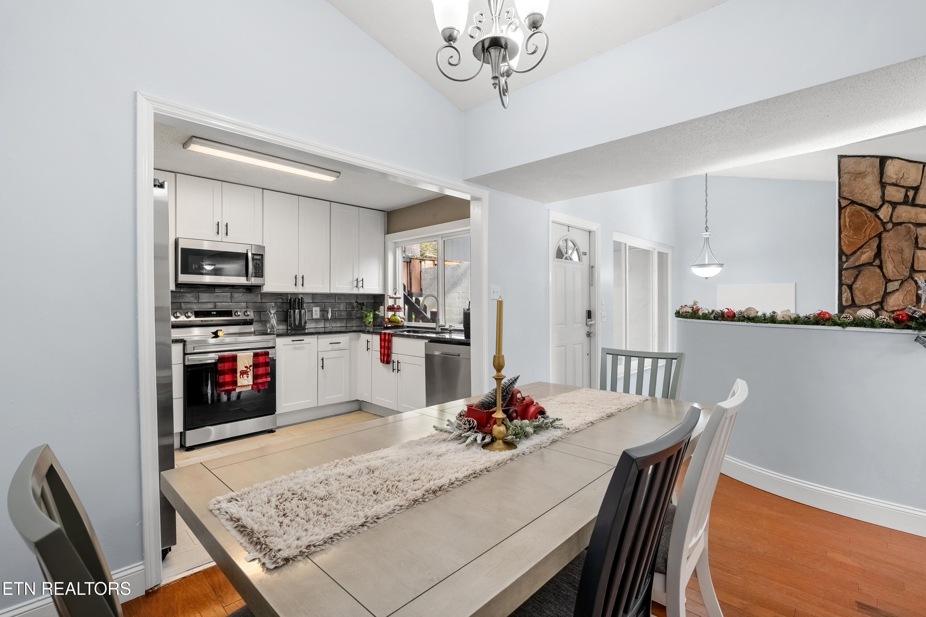 1900 Ridgecrest Drive, Unit 303 Knoxville, TN 37918 - Photo 10 of 25 Dining/Kitchen