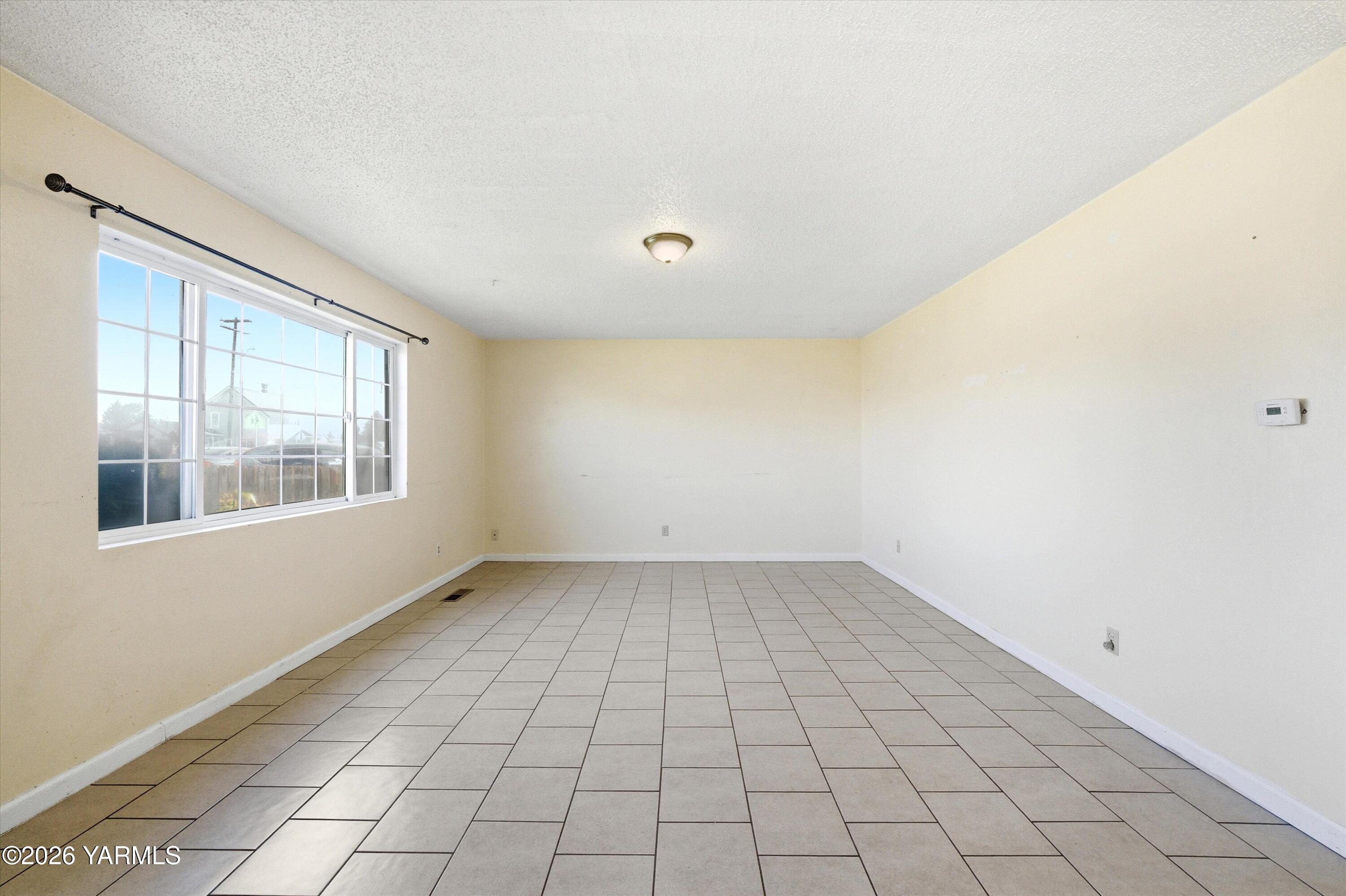 303 West 9th Street Wapato, WA 98951 - Photo 2 of 16 02-7R506398