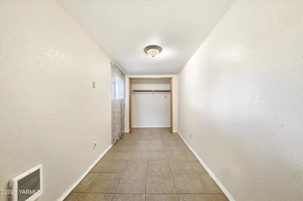 $325,000 | 303 West 9th Street, Wapato, WA 98951