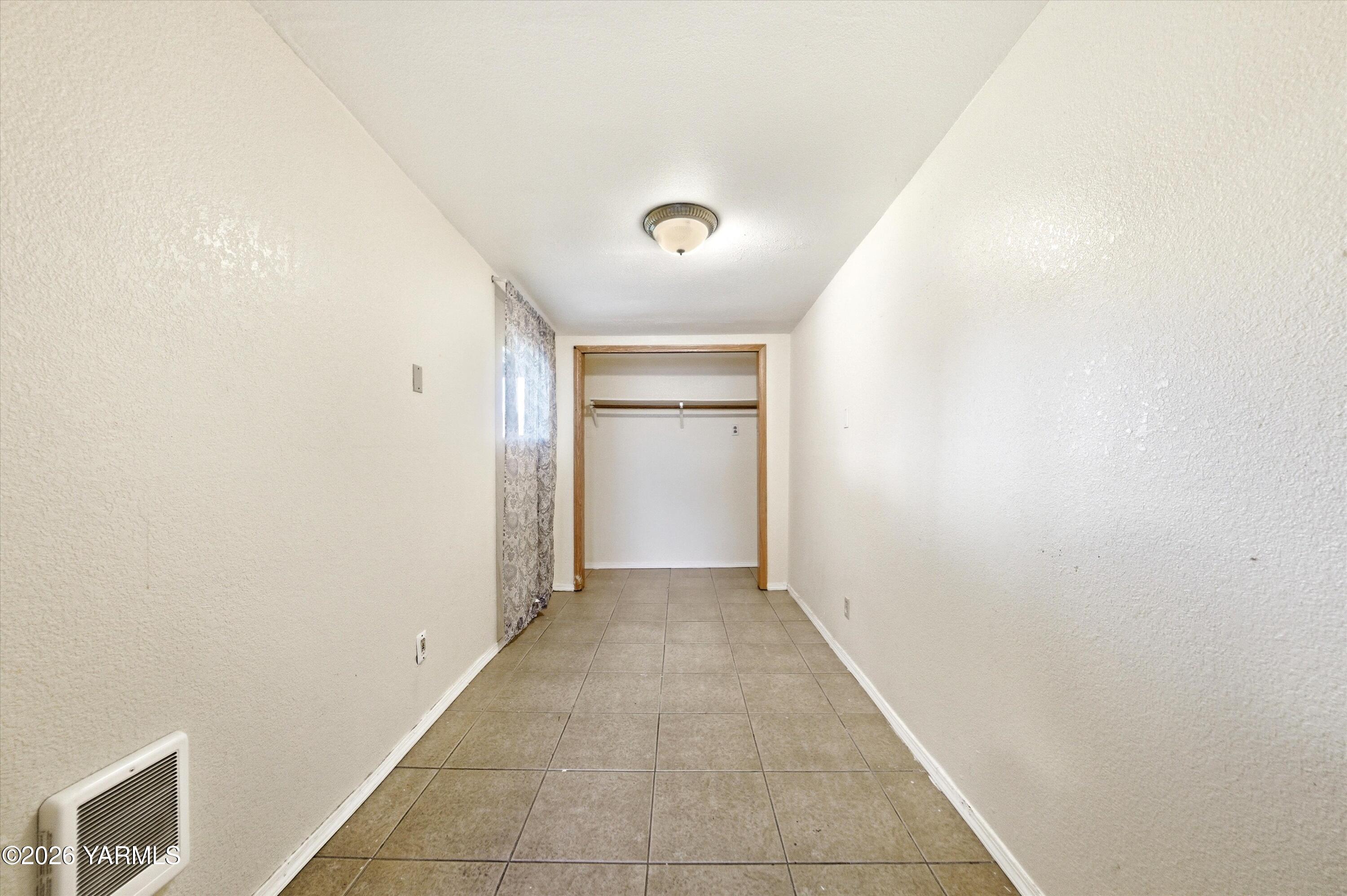 303 West 9th Street Wapato, WA 98951 - Photo 8 of 16 08-7R506430