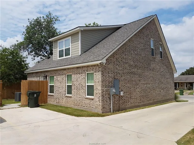 $3,400 | 113 Ehlinger Drive, Bryan, TX 77801