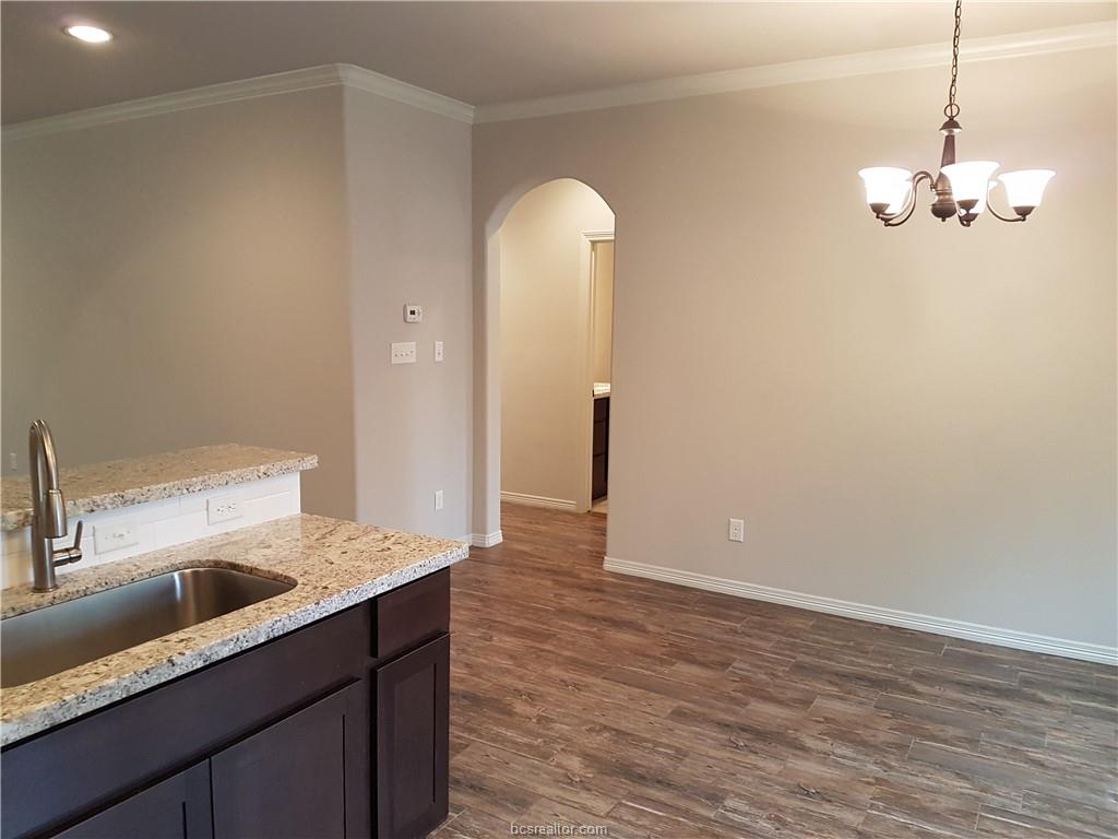 113 Ehlinger Drive Bryan, TX 77801 - Photo 4 of 37