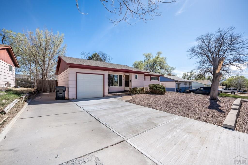 26 Scotland Road Pueblo, CO 81001 - Photo 2 of 29