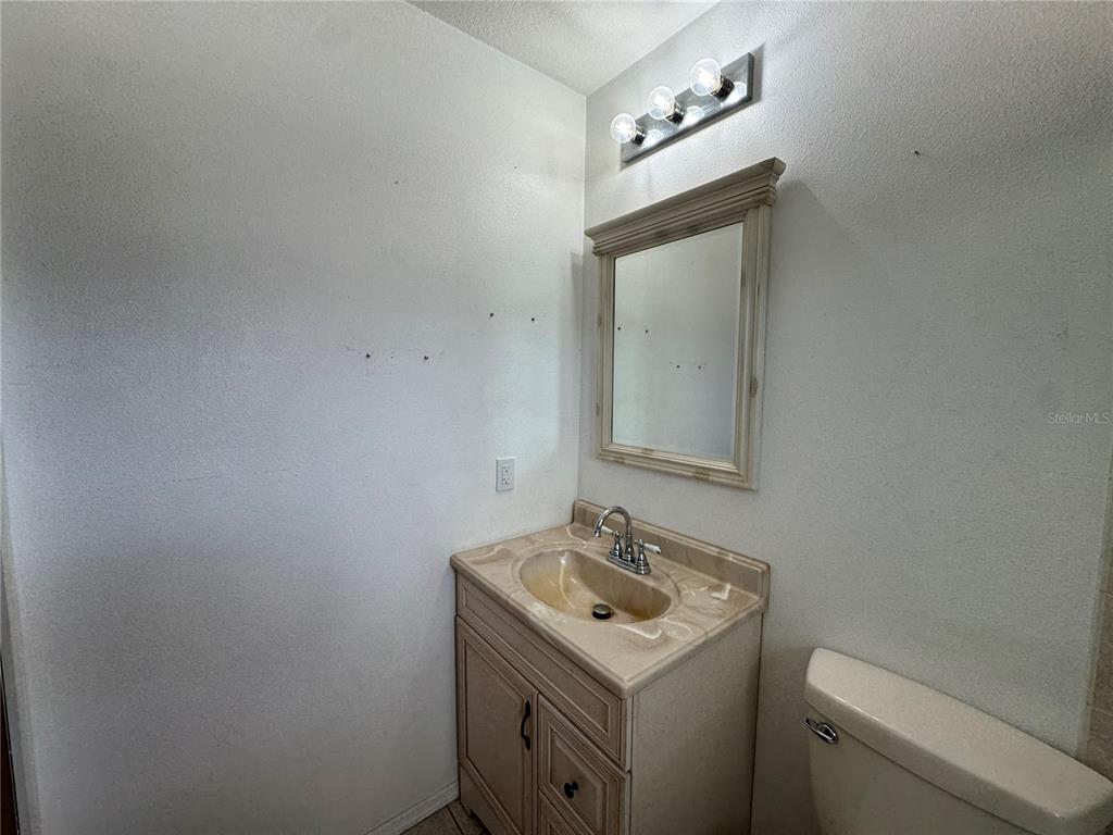 5333 Deeson Road Lakeland, FL 33810 - Photo 20 of 44 a bathroom with a sink toilet and mirror