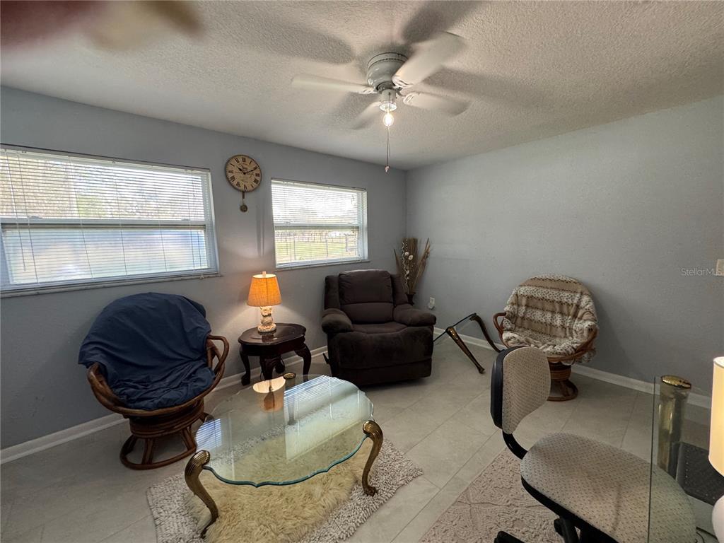 5333 Deeson Road Lakeland, FL 33810 - Photo 26 of 44 a living room with furniture