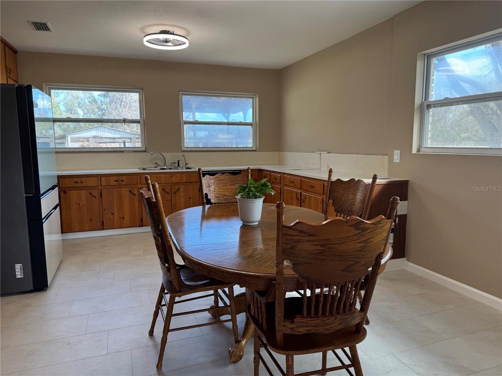 5333 Deeson Road Lakeland, FL 33810 - Photo 10 of 44 a view of a dining room with furniture