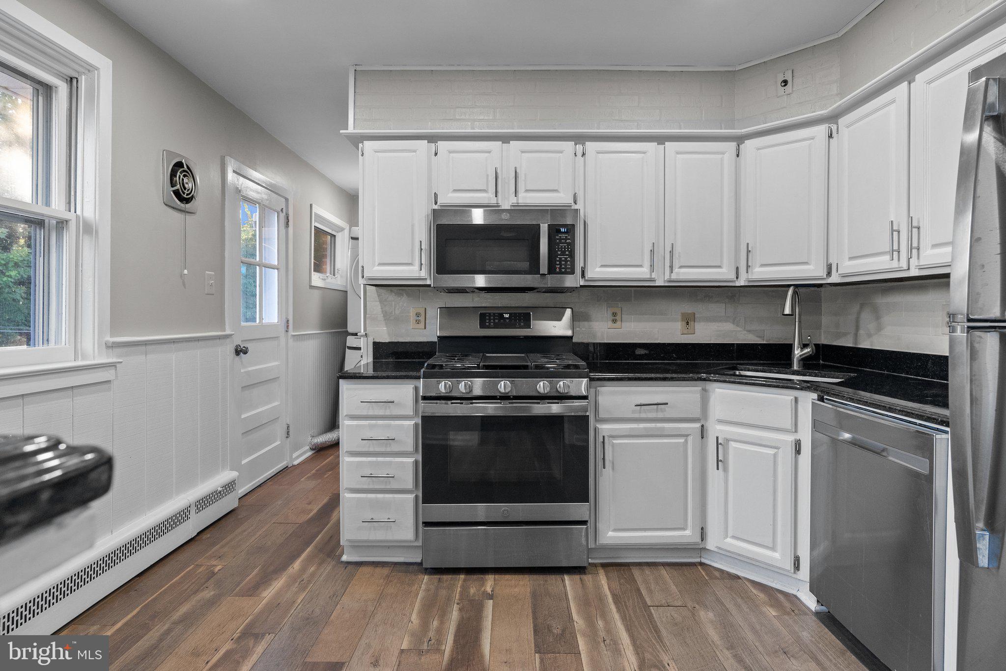 116 Manor Road Paoli, PA 19301 - Photo 4 of 28