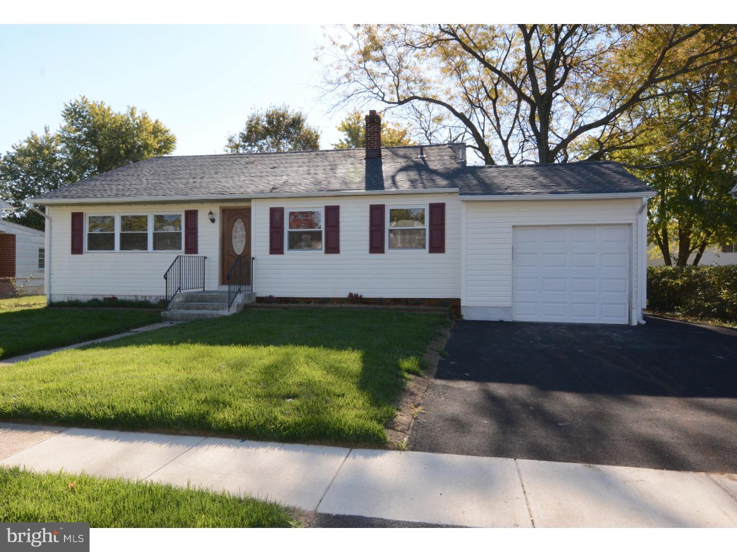 25 Merion Road Newark, DE 19713 - Photo 2 of 23 a front view of a house with a garden