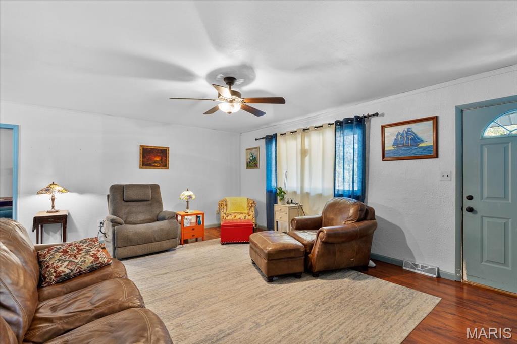 107 Howard Drive Belleville, IL 62223 - Photo 3 of 32