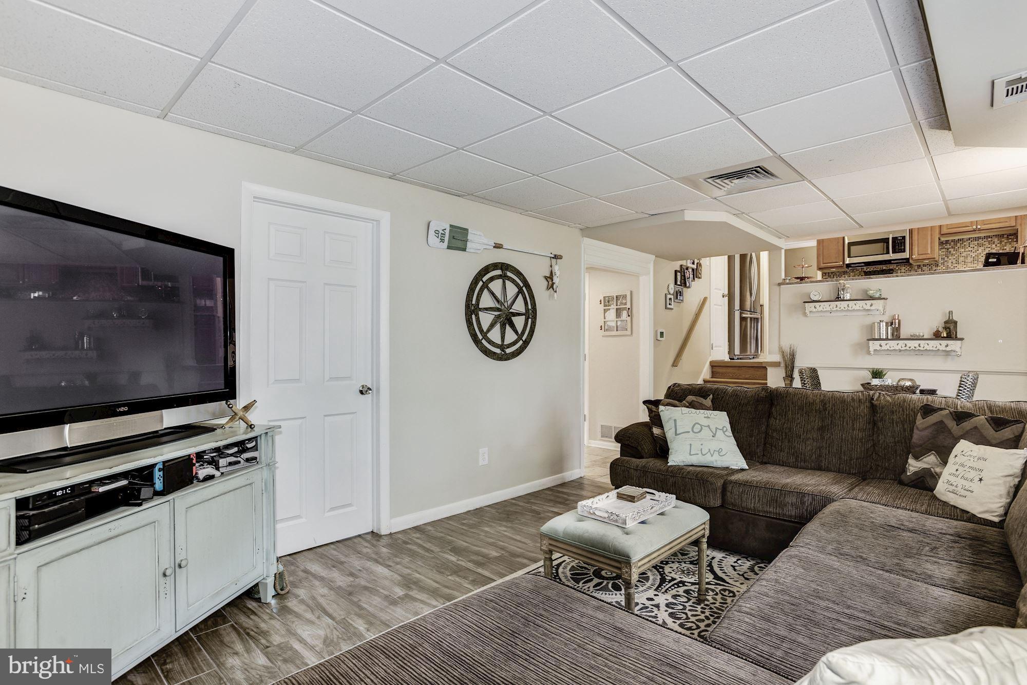 17 Papermill Road Cherry Hill, NJ 08003 - Photo 23 of 41 Family room