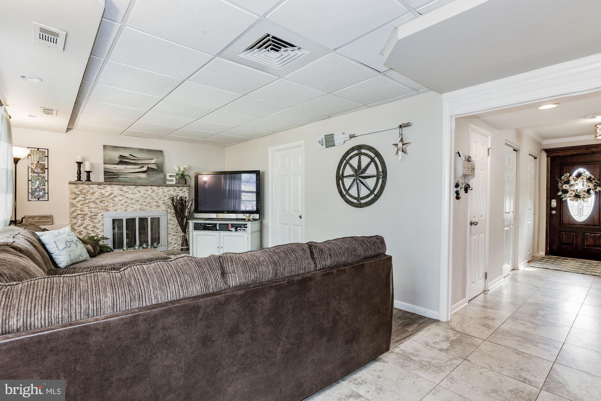 17 Papermill Road Cherry Hill, NJ 08003 - Photo 25 of 41 Family room