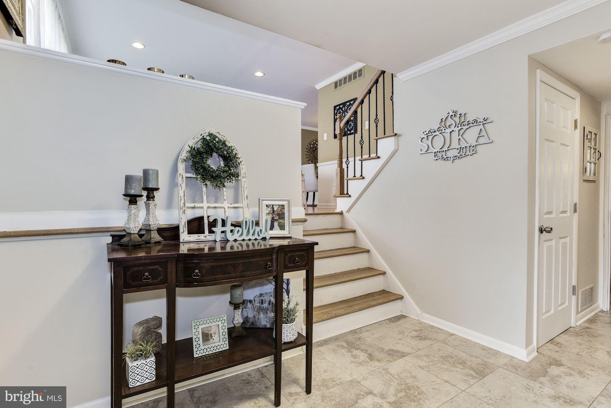 17 Papermill Road Cherry Hill, NJ 08003 - Photo 4 of 41 Foyer