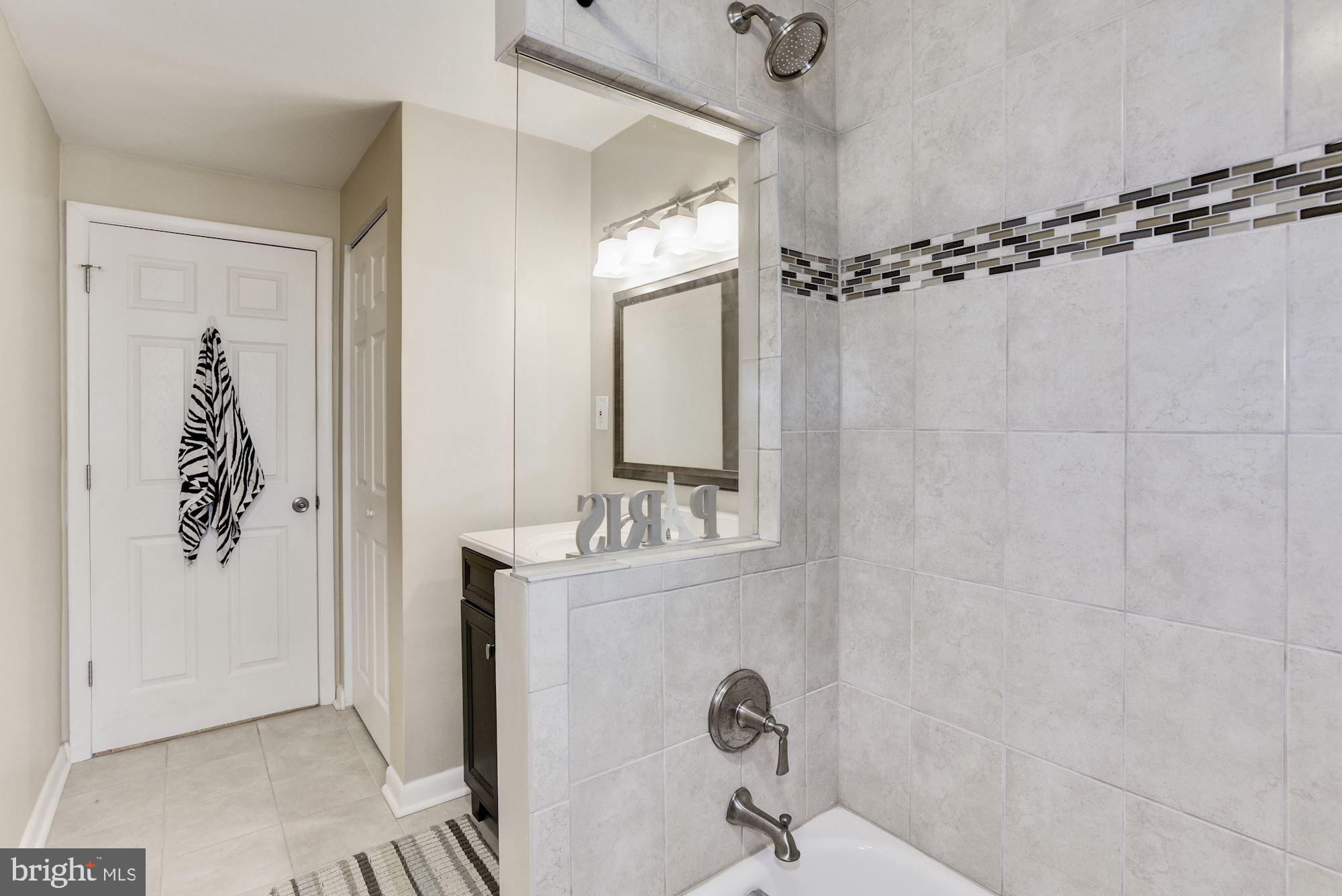 17 Papermill Road Cherry Hill, NJ 08003 - Photo 34 of 41 Full bathroom 2