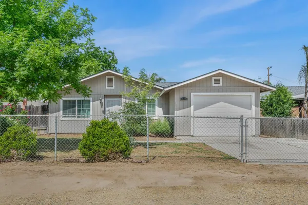 $319,999 | 12476 West F Avenue, Biola, CA 93606