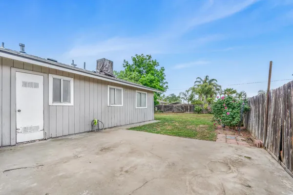 $319,999 | 12476 West F Avenue, Biola, CA 93606