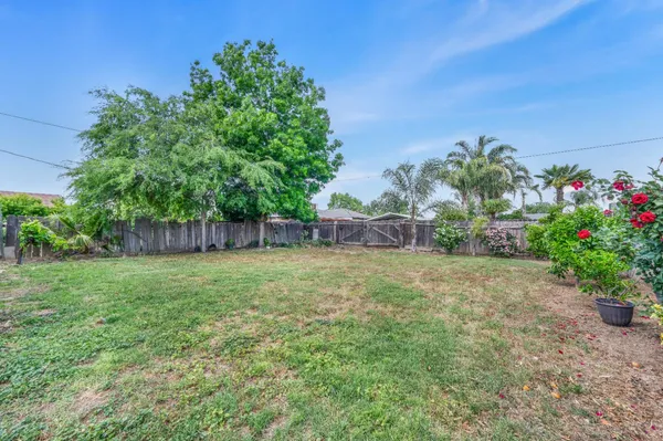 $319,999 | 12476 West F Avenue, Biola, CA 93606
