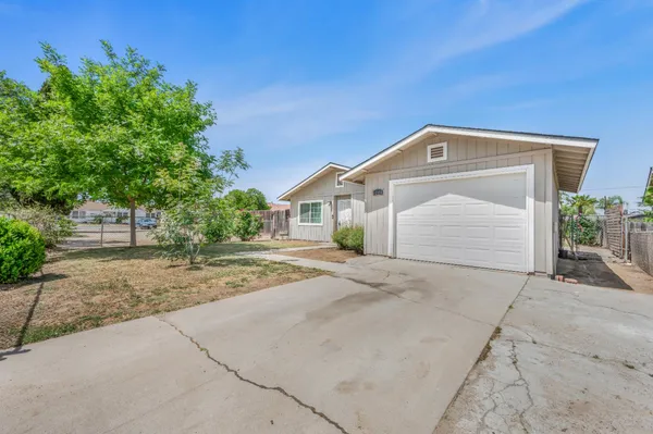 $319,999 | 12476 West F Avenue, Biola, CA 93606